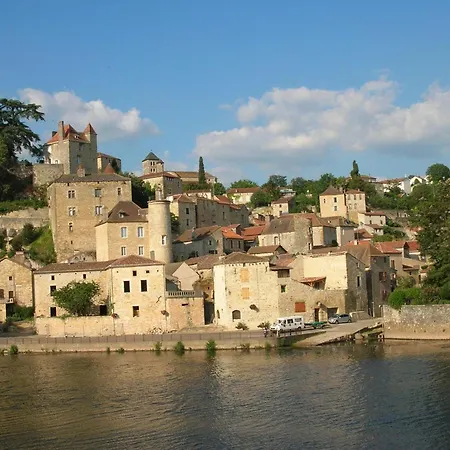 Semesterbostad Charming Family Retreat In Loubejac *