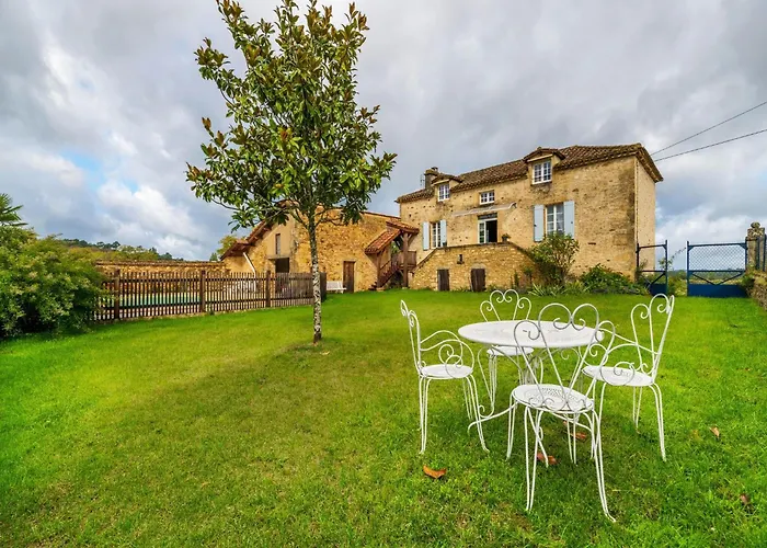 Σπίτι διακοπών Charming Family Retreat In Loubejac